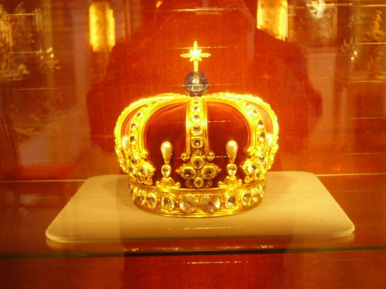 The Prussian King´s Crown, housed inside the castle.