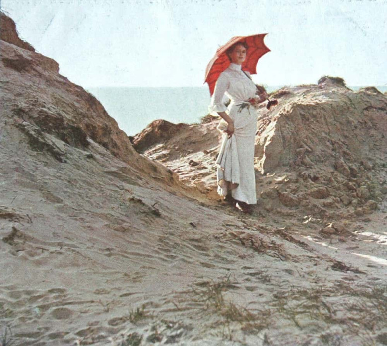 Walking Along The Sand On A Sunny Day, 1902